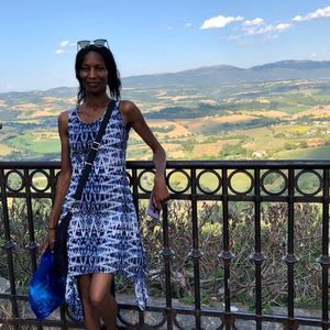 Meet your Posher, Laura